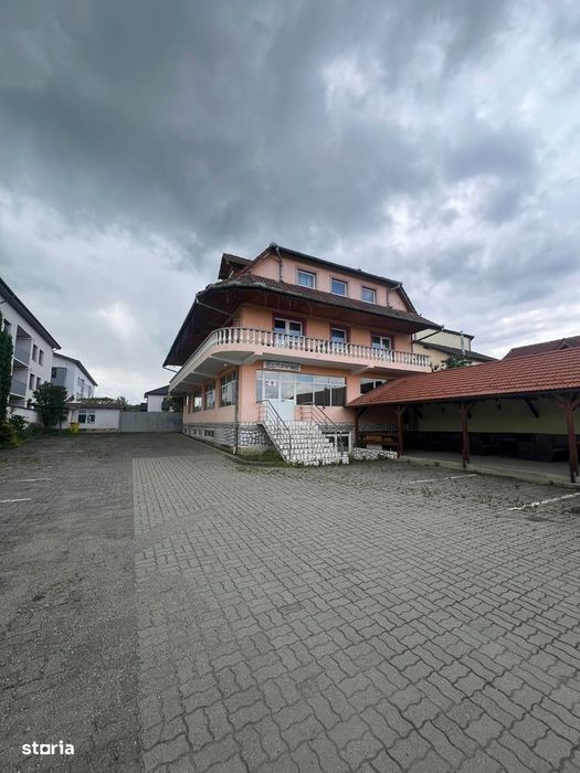 Pensiune de Vanzare– 14 Camere, Restaurant 60 locuri, Terasa Spatioasa