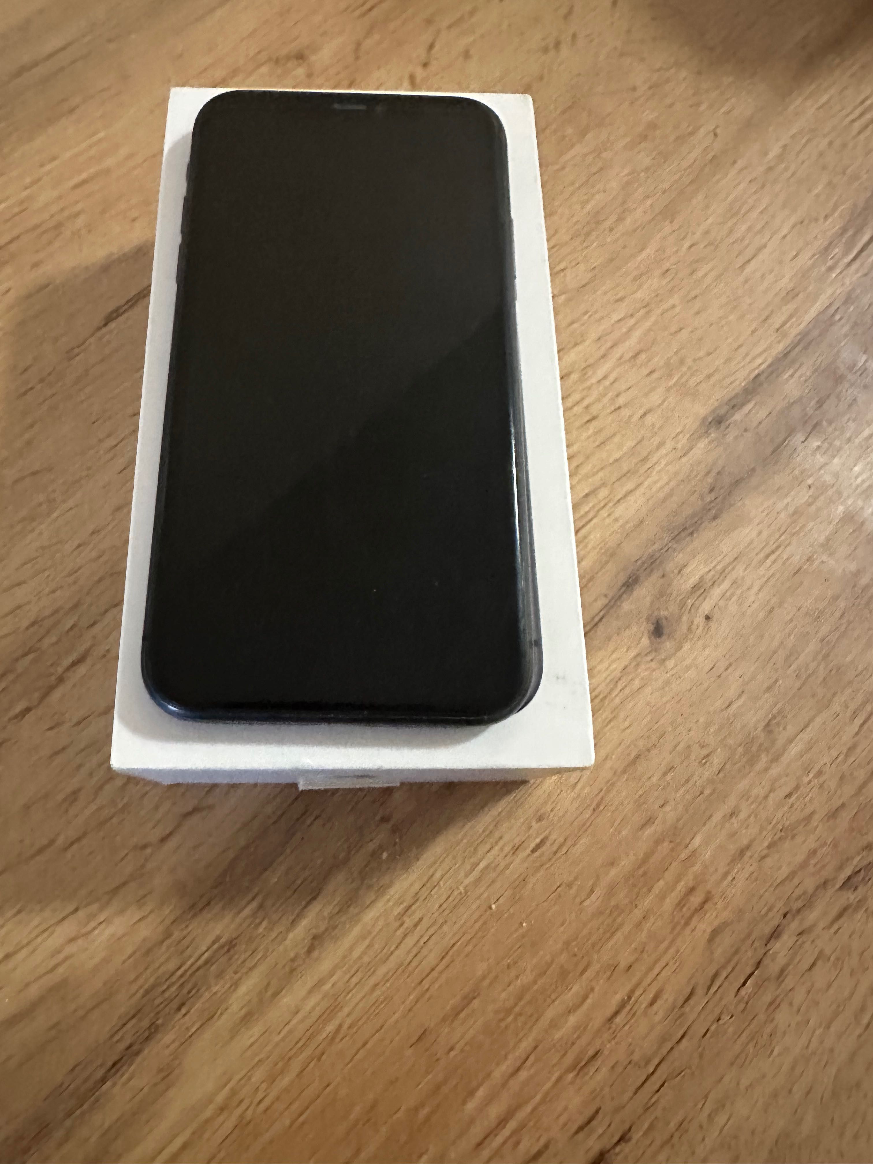 iPhone  11 64 GB