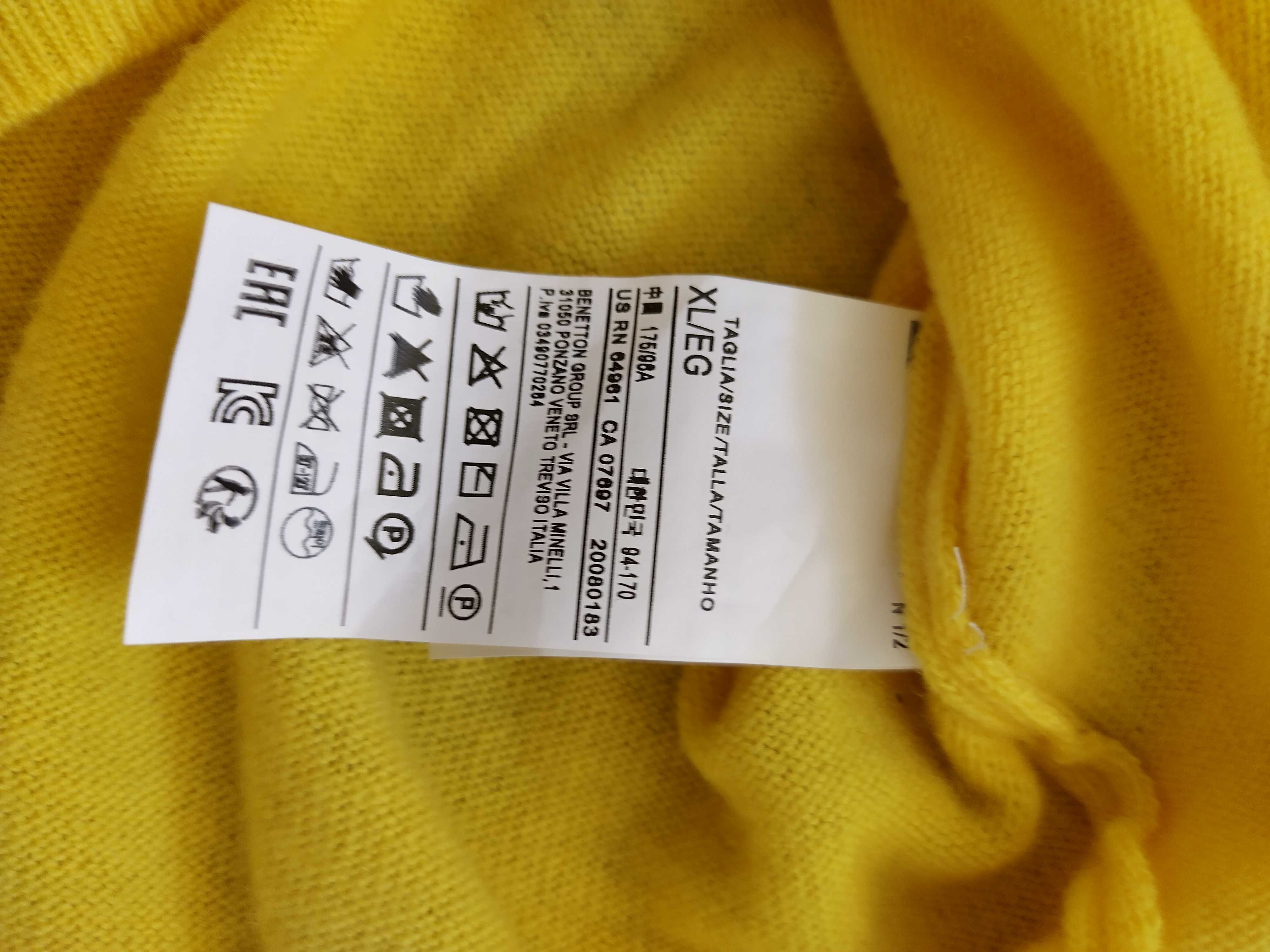 100 % мерино, патешко жълто пуловер United colors of Benetton. XL.
