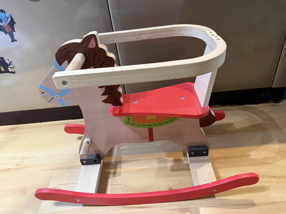 Дървено конче люлка