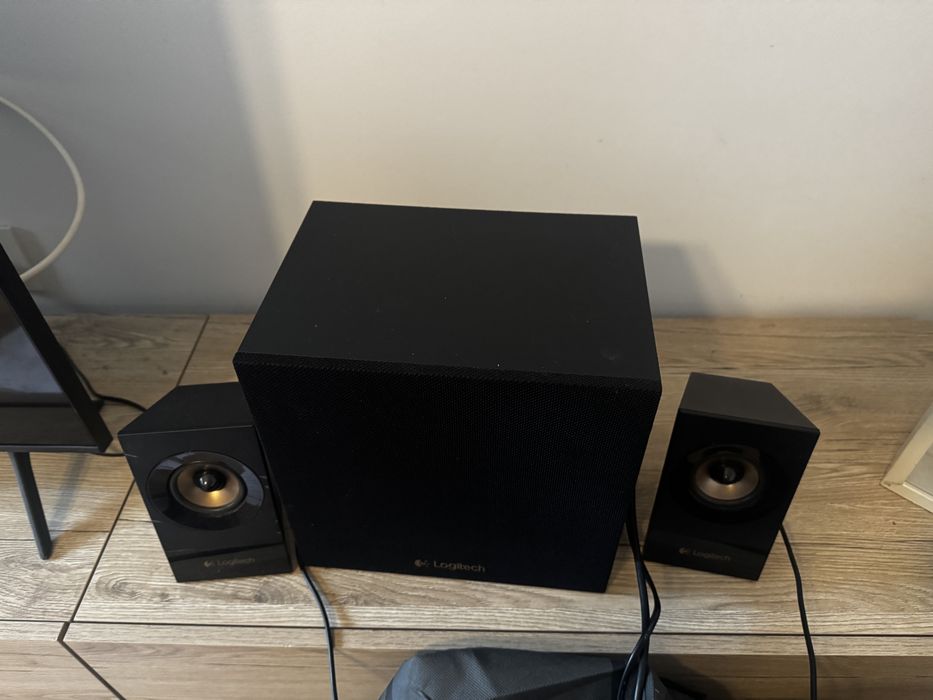 Vand urgent : Sistem audio Logitech 2.1 – sunet puternic și clar