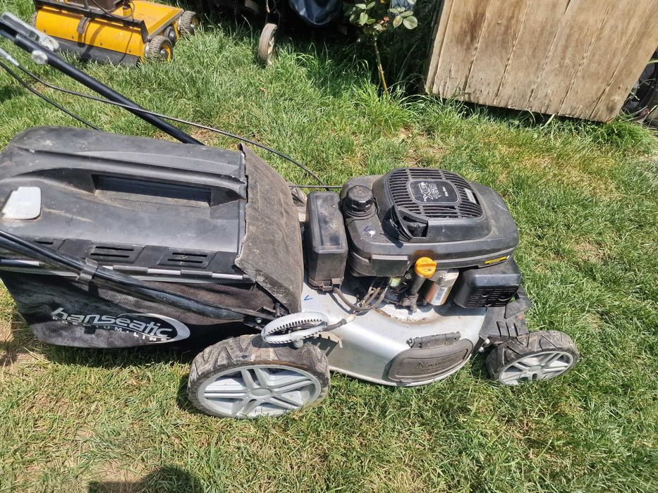 masina  tuns iarba suprafețe mari cu tractiune cos si pornire la cieie