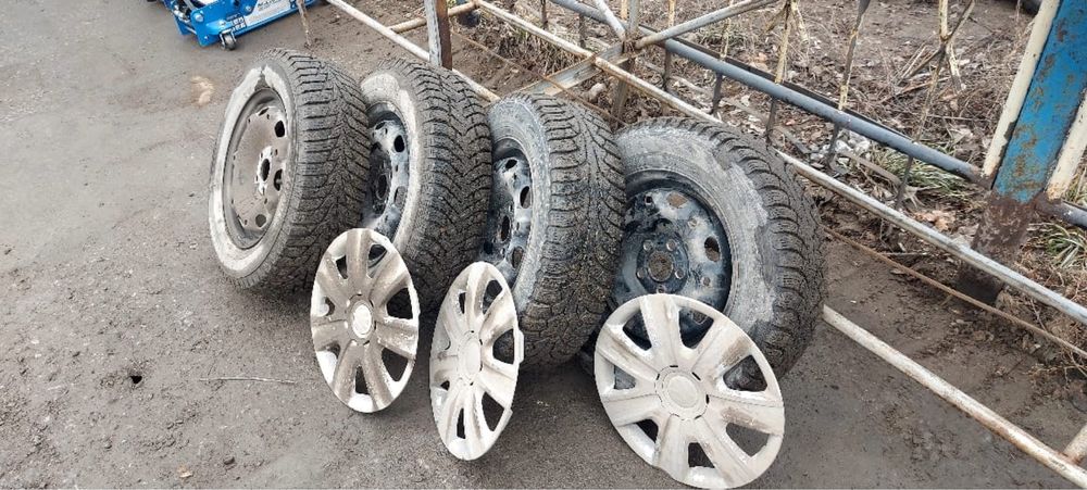 Зимние шипованные рнзины с дисками 175/70/14
