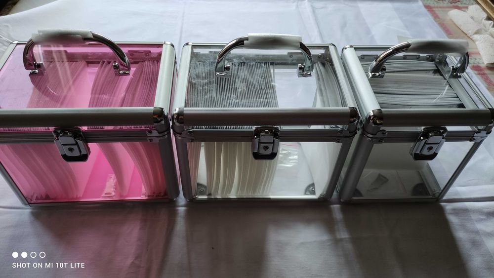 Прозрачно куфарче с алуминиева рамка