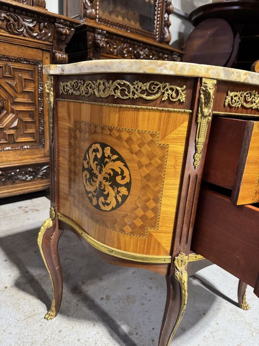Comodina Louis XVI din lemn masiv, cu blat marmura, intarsii si bronz