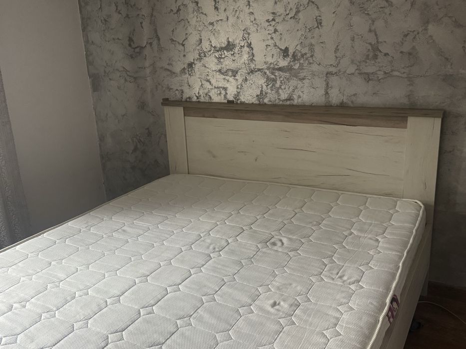 Pat matrimonal cu saltea inclusa