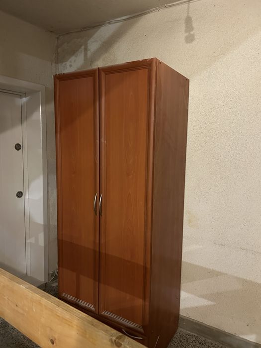 Подарявам двукрилен гардероб