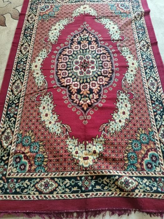 Ковер в зорошем состоянии