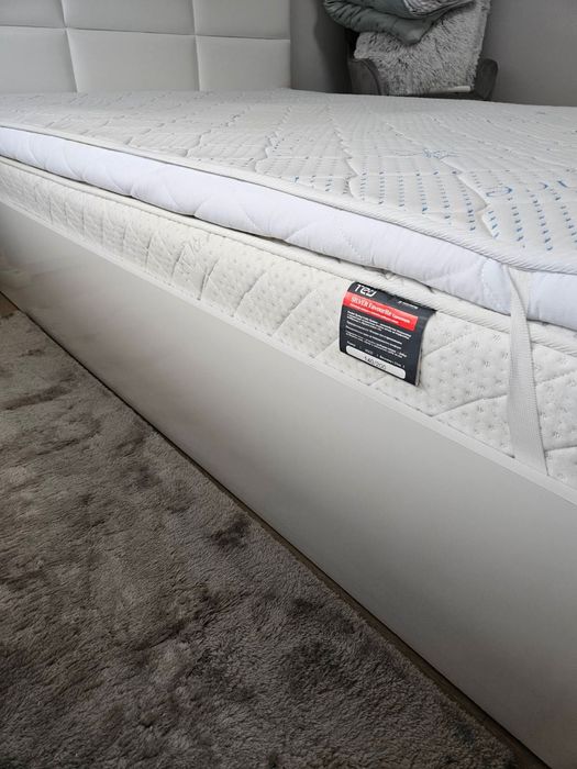 Спалня в бял цвят