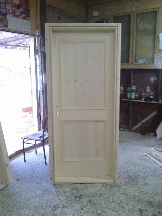 Произвеждам дървени масивни врати