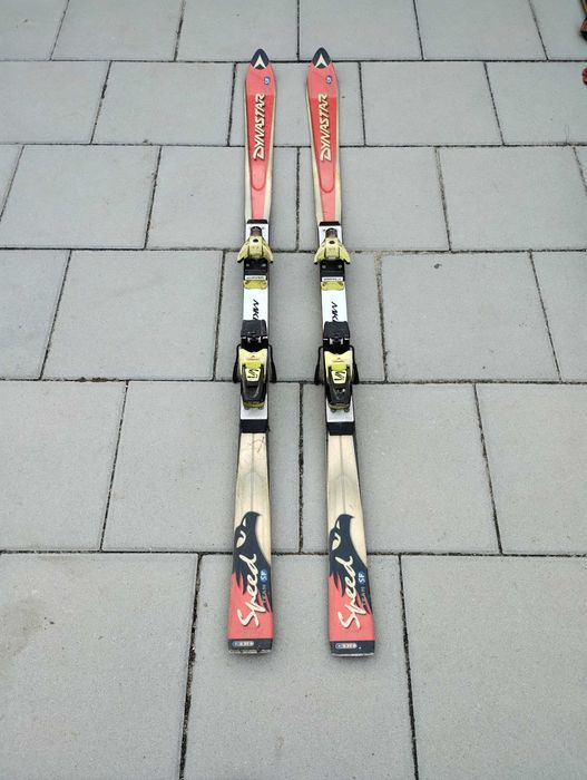 Vând schiuri folosite