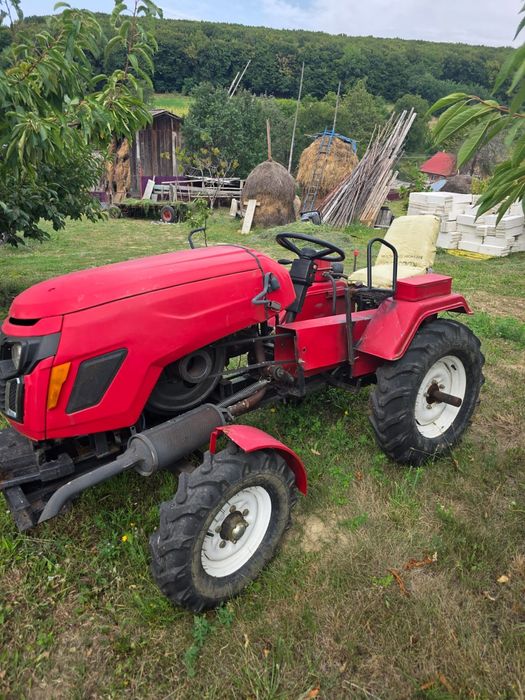 Tractoras pe curele chinezesc