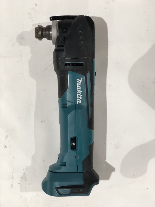 *Vand set scule Makita aproape noi fara acumulatori.