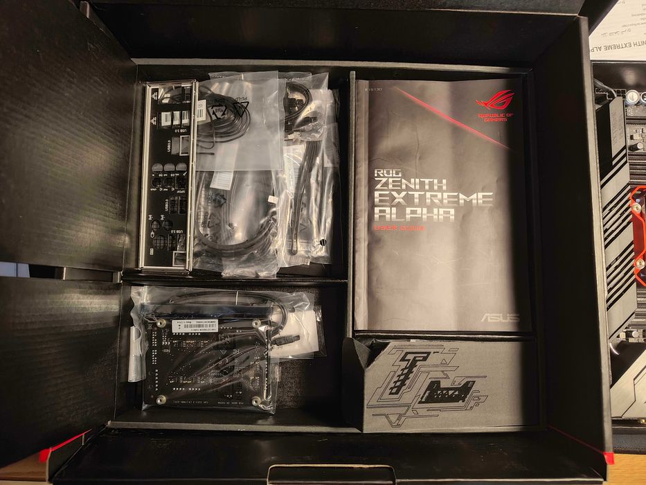Placa de baza ASUS Zenith Extreme Alpha X399 + EK Quantum Magnitude TR