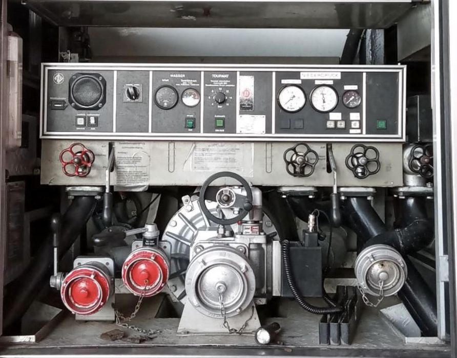 Mașina de Pompieri Mercedes, echipata și înmatriculată, 2500 L + spuma