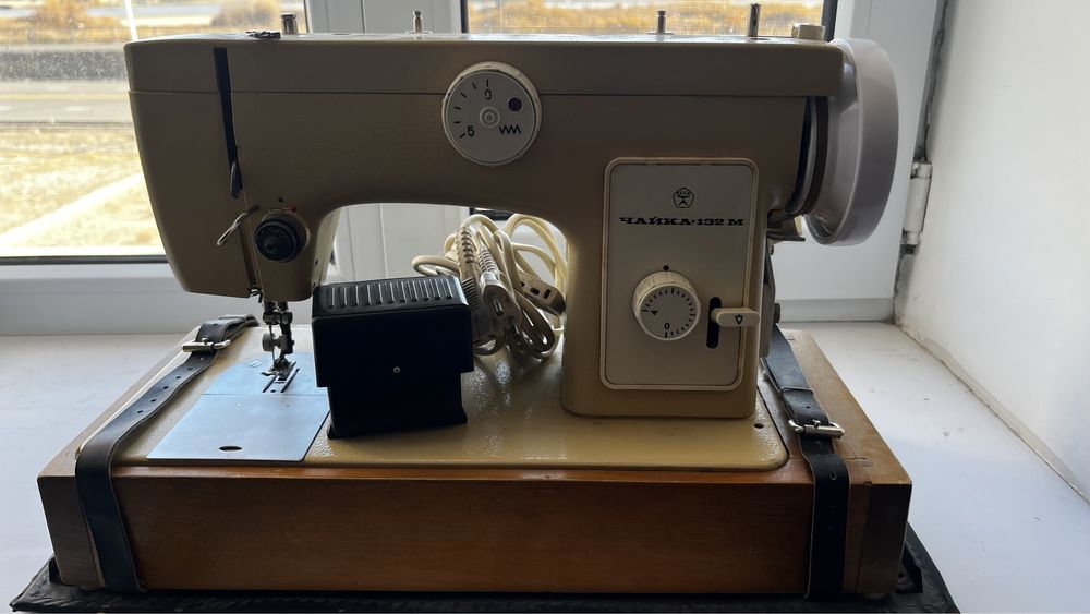 Швейная машинка Чайка