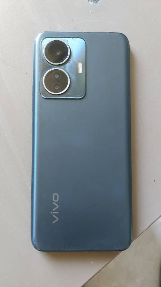 Vivo t1 flagman 128/12 holati ortacha obmen bor