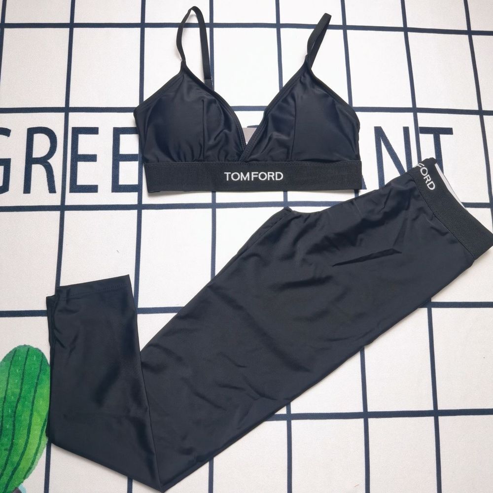 Costum Tom Ford stoc M L