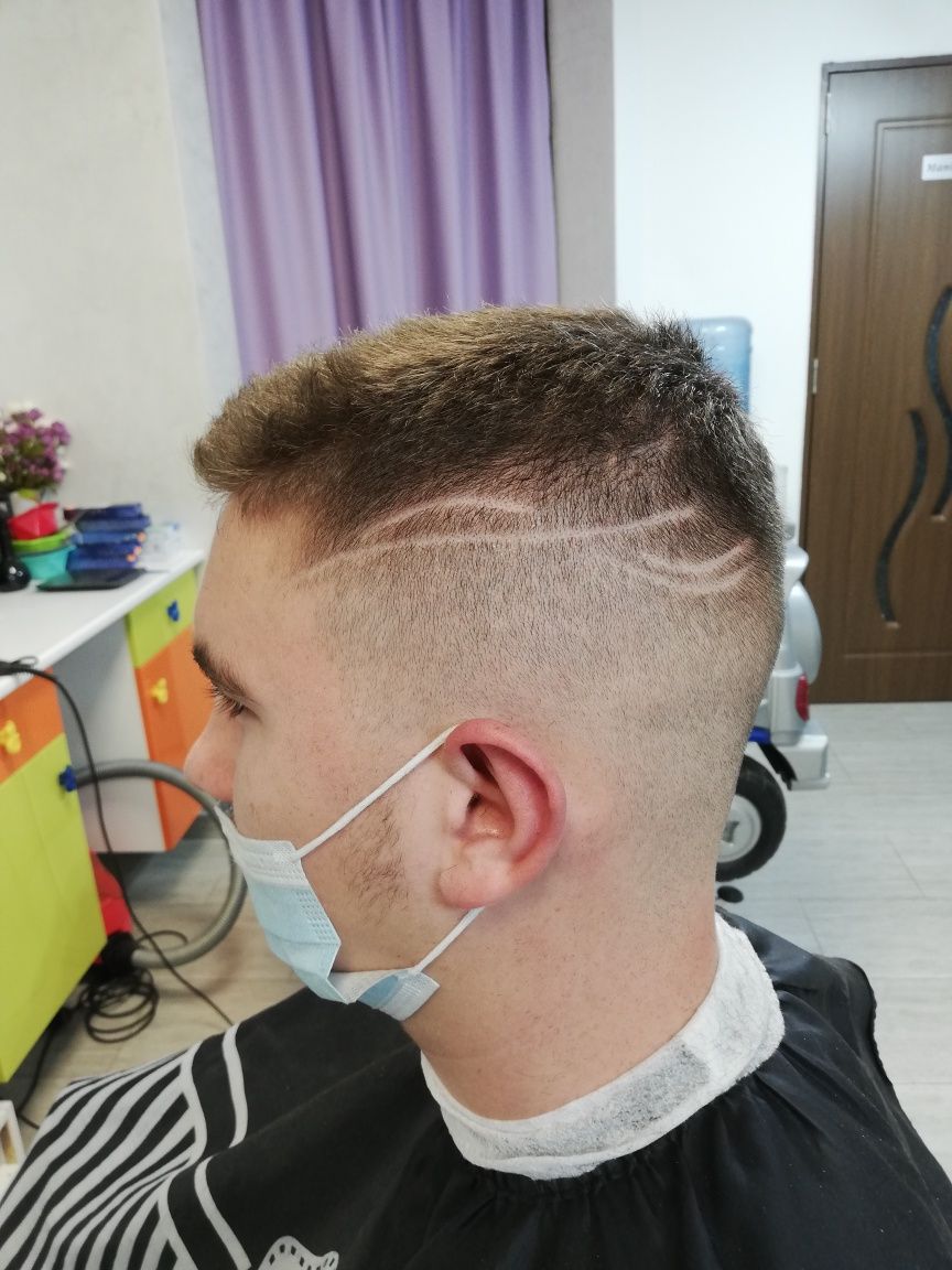 Servicii frizerie profesionale: Tuns și aranjat Barbă la domiciliu