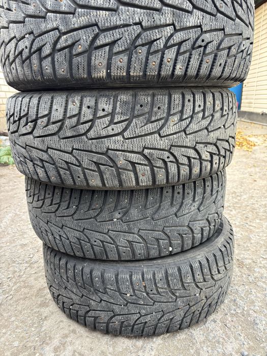 Шины зимнии. Hankook 215/55/R17