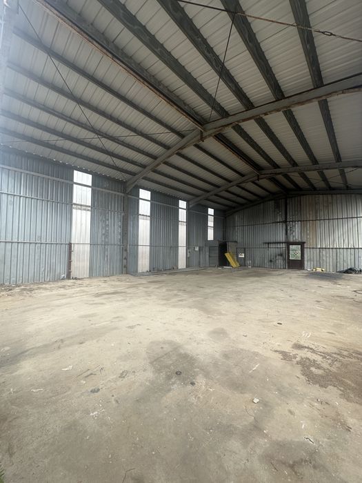 Inchiriem  hala 220 mp