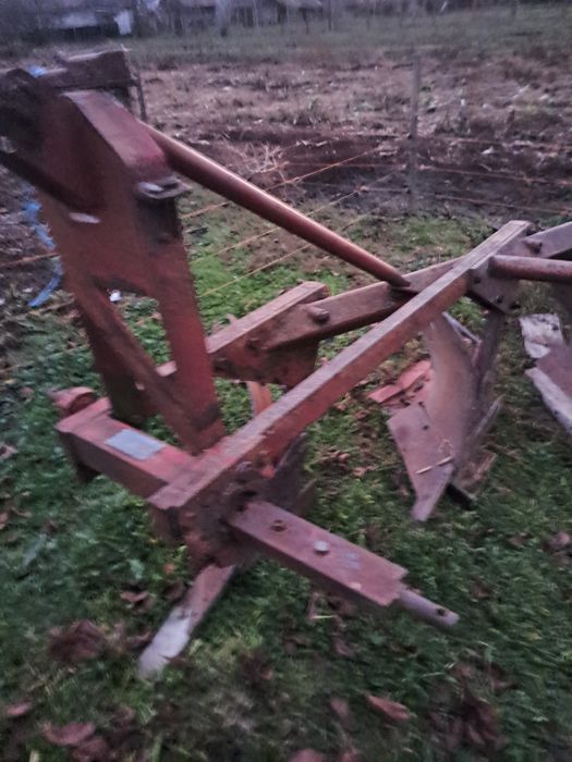 De vanzare plug cu 3 brade