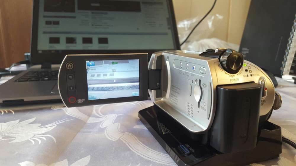 Vând camera video digitala Sony DCR-SR32E