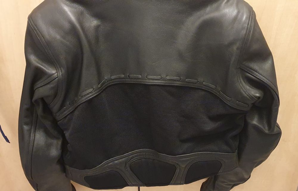 Geaca de motor din piele