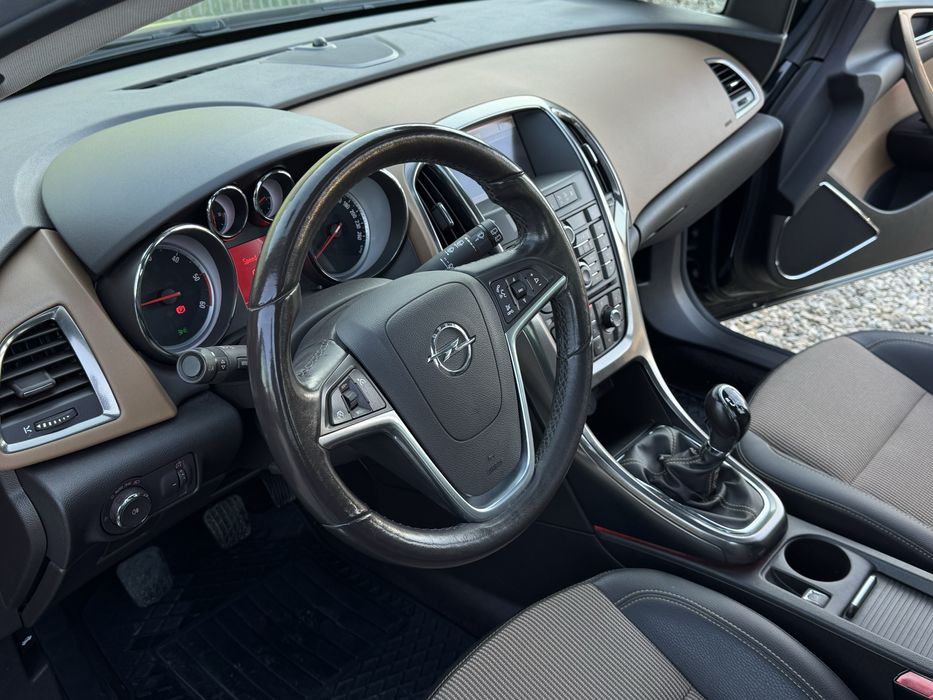 Opel astra J 2011 2.0//160CP