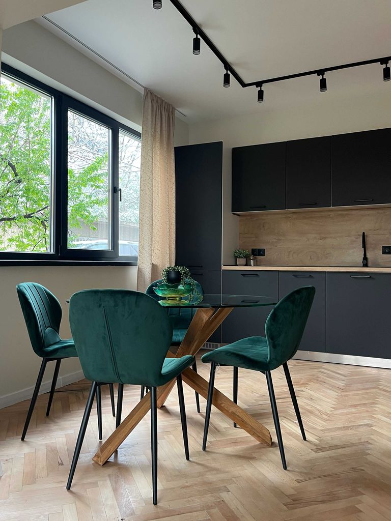 Продава се Тристаен апартамент в Карлово - 100 кв.м за 1515 €/кв.м - Снимка #1