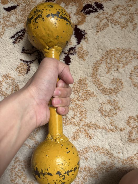 Гантел с весом 3 кг