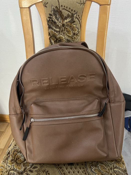 Продам рюкзак эко кожа в отличном состоянии, б/у, 7.500 тенге