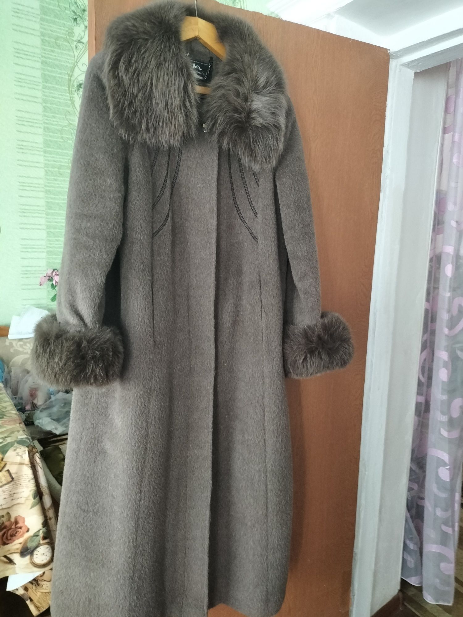 Зимняя пальто  с мехом почти новый 48 размер русский стиль