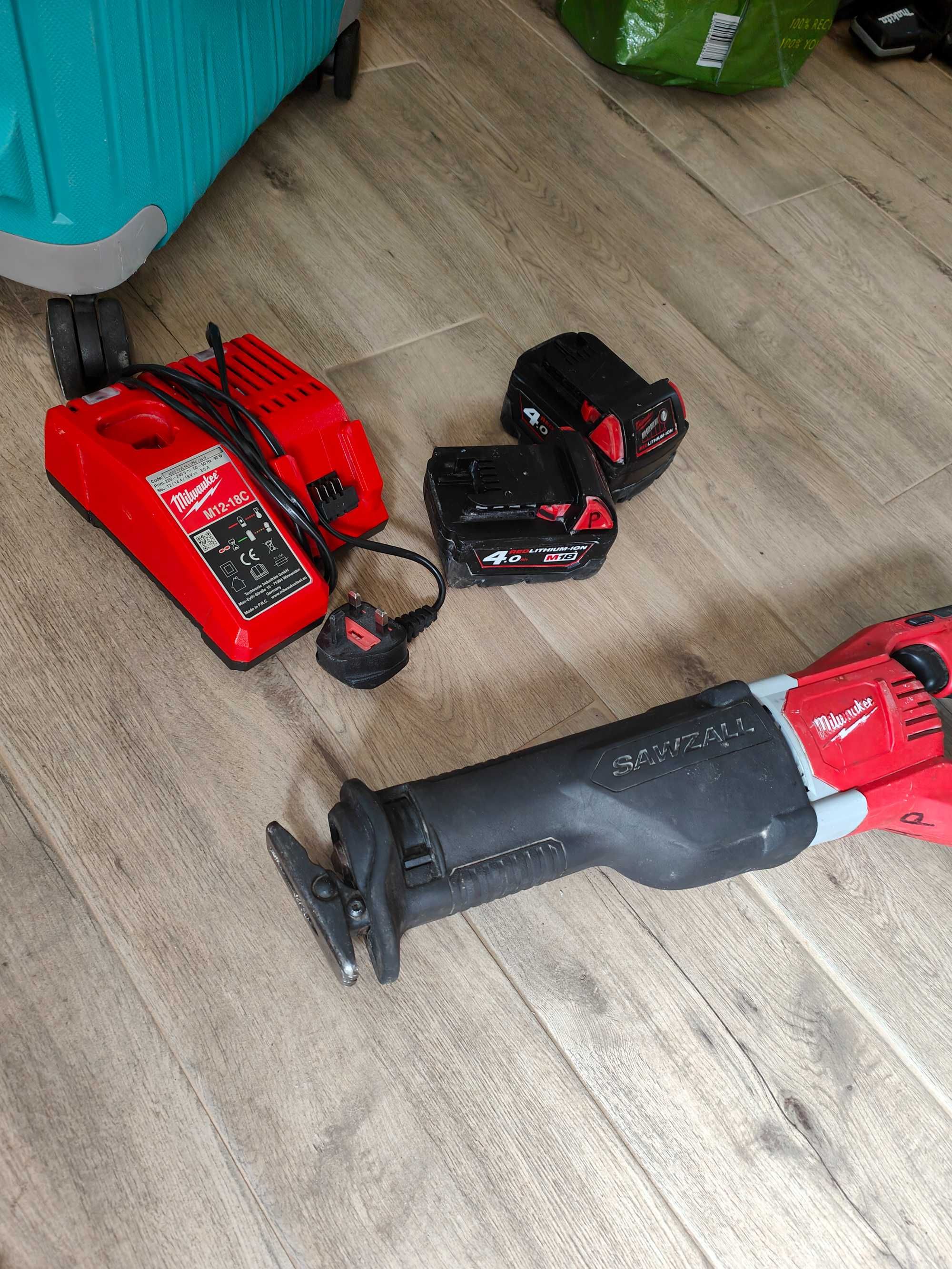 Акумулаторен саблен трион MILWAUKEE M18 BSX-0