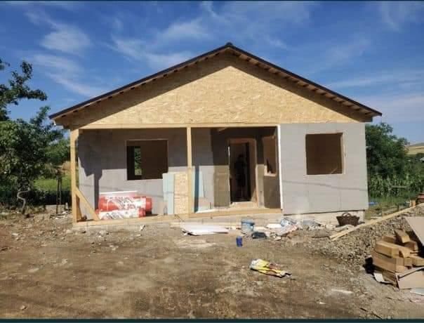 Vand case din panouri sandwich termoizolante