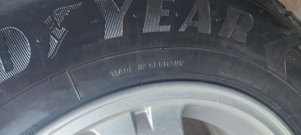Зимние шины с дисками R16 215/70