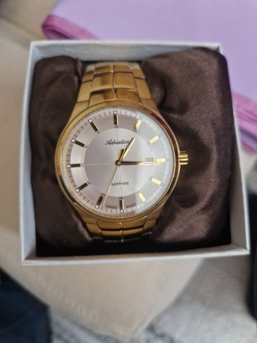 Продаю часы Adriatica    оригинальные