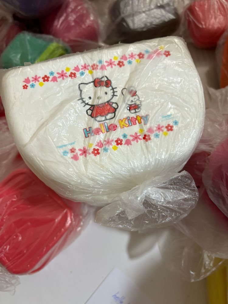 Port Merinde Tupperware Hello Kitty