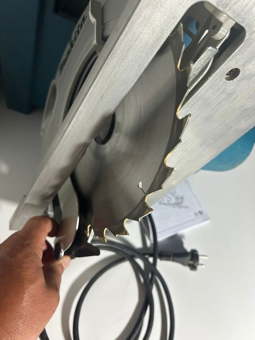 Makita 5903R cirvular de mana