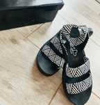 Vând sandale fashion comode