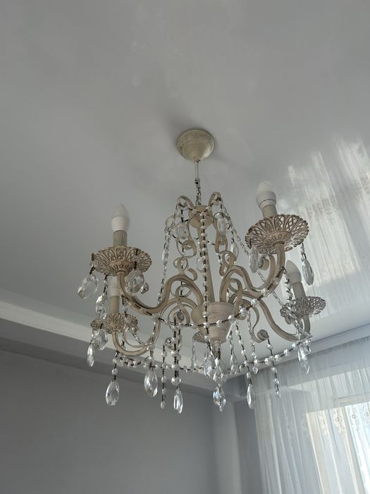 Продам люстру 5 рожковую красивая