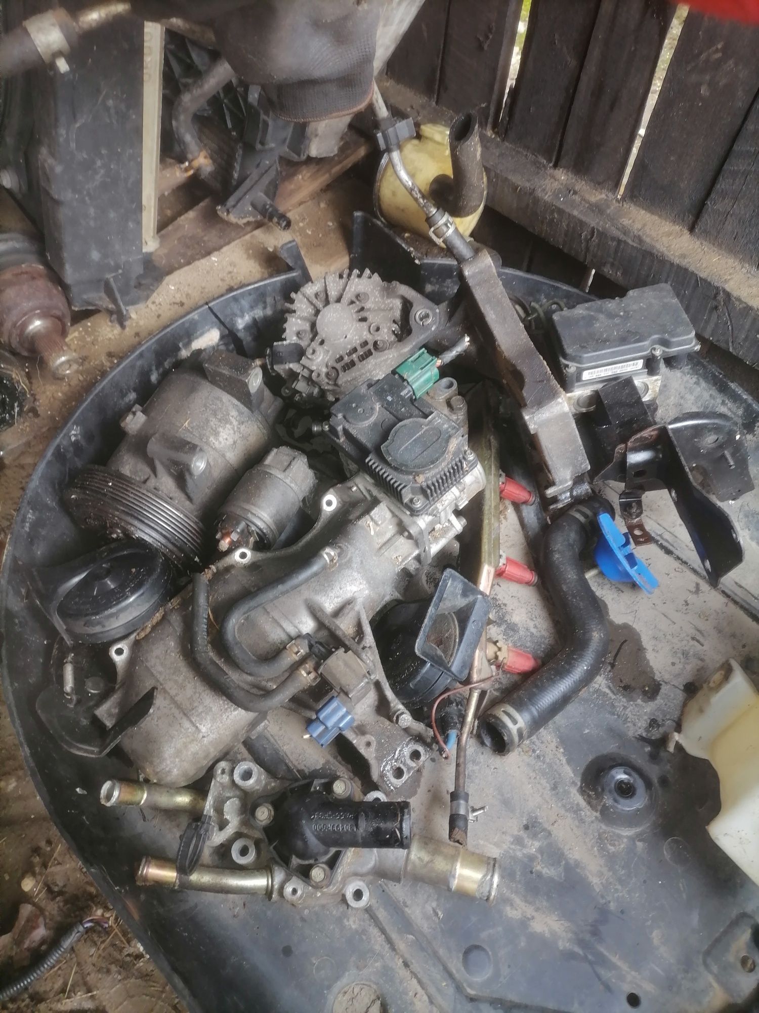 Aripa alternator compresor clapeta servo capac toba nissan primera p12