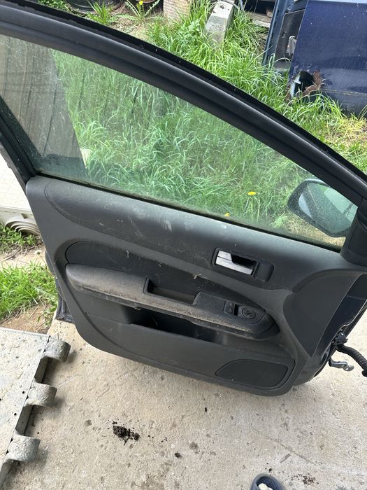 Usa  st fata  , st spate ford focus 2