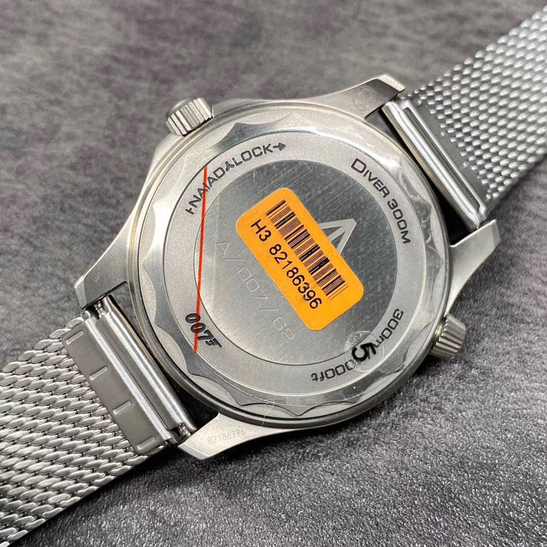 omega seamaster 007 diver 300m титан