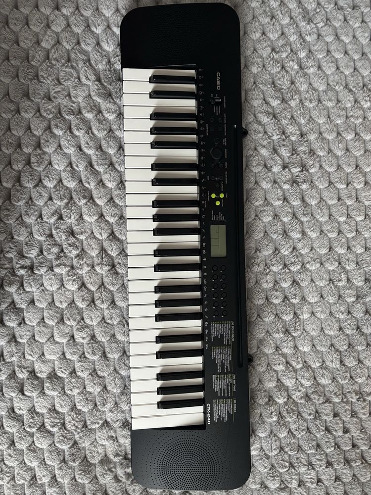Продавам синтезатор Casio CTK 240