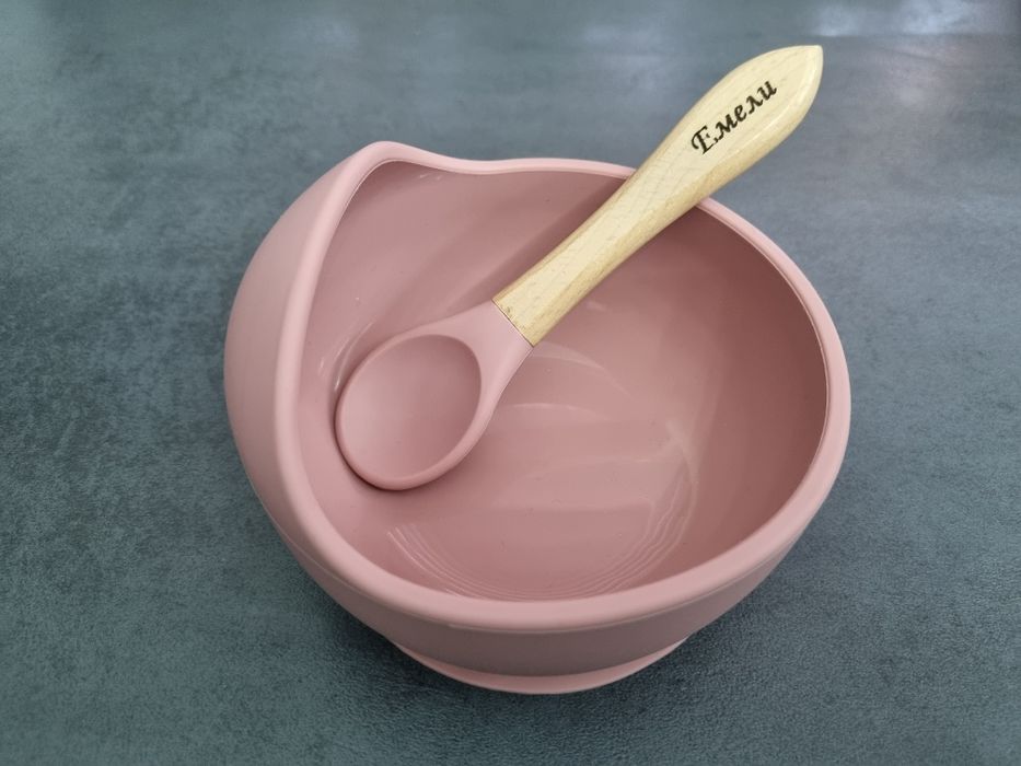 Персонализирани силиконови аксесоари за хранене