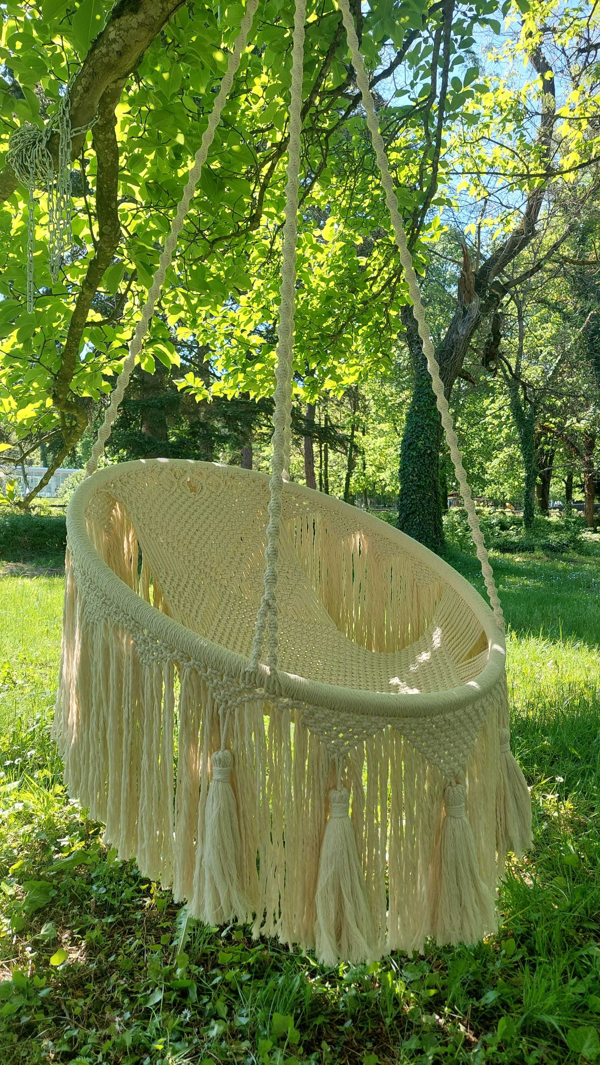 Ръчно плетена градинска люлка