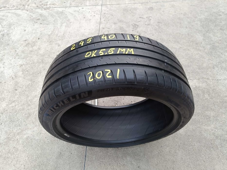 O anvelopa de vara 245 40 19 michelin pilot sport 4  dot 2021