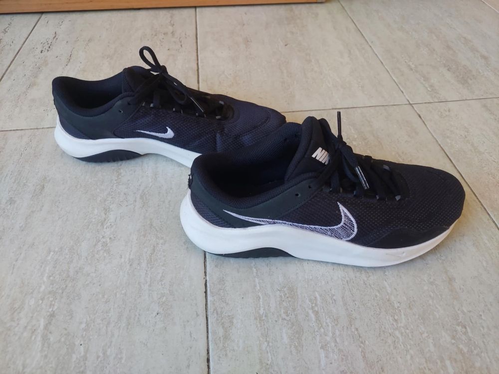 Маратонки Nike.
