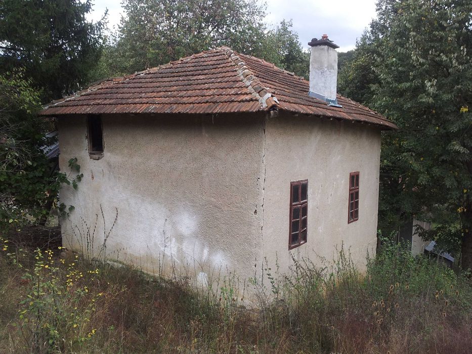 Къща на 90км от София - с. Манаселска река, до Правец